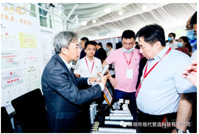 現(xiàn)代營造總經(jīng)理谷明旺榮獲“行業(yè)領(lǐng)軍人物”稱號，新品“機械加工灌漿套筒”首次亮相